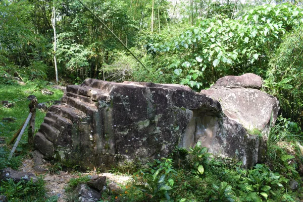 Altar de Sacrificio Cerro Tusa -Antioquia de Paseo